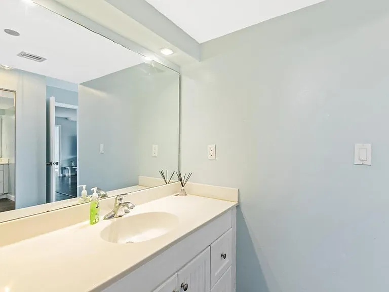 1100 Saint Charles Pl #408 — Photo 22