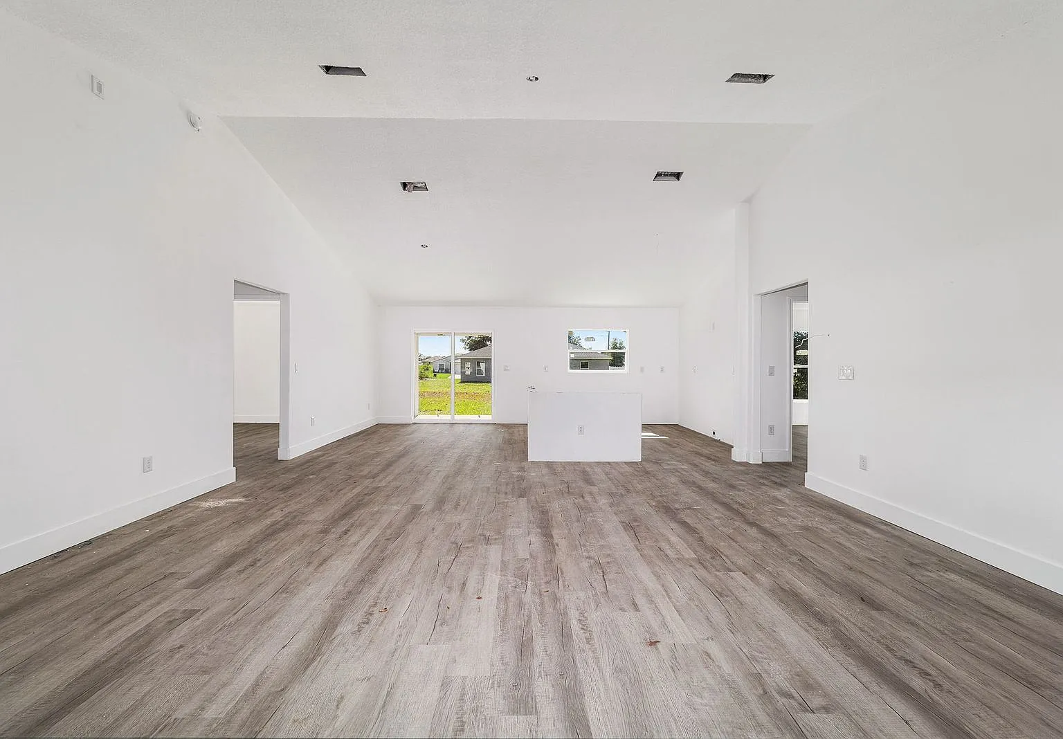 3 bed, 1961 sqft, $2,100 — Photo 3