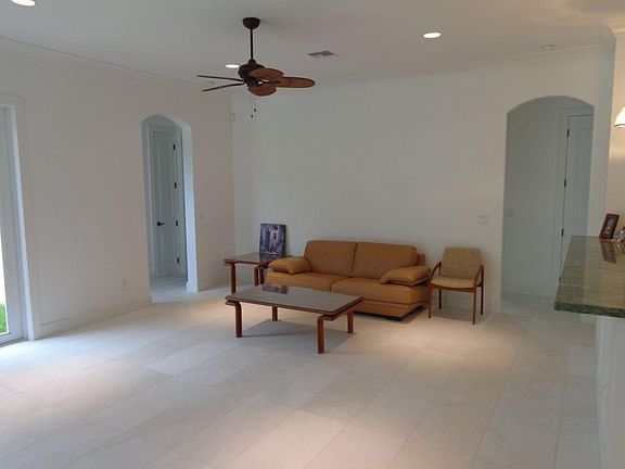 4th image of 2442 Laurel Lane