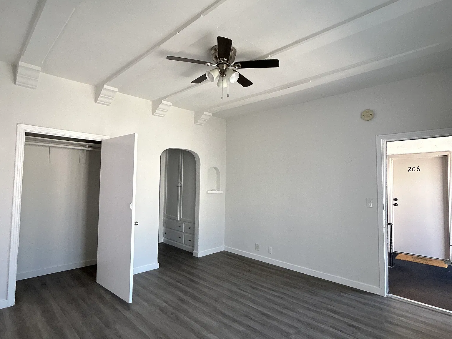 Studio, 550 sqft, $1,445 — Photo 4