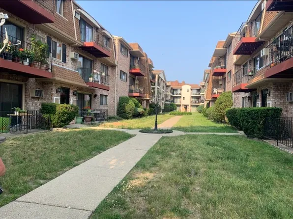 5313 N Delphia Ave APT 213, Chicago, IL 60656