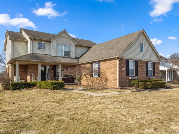 24871 Parklane Dr, Flat Rock, MI 48134