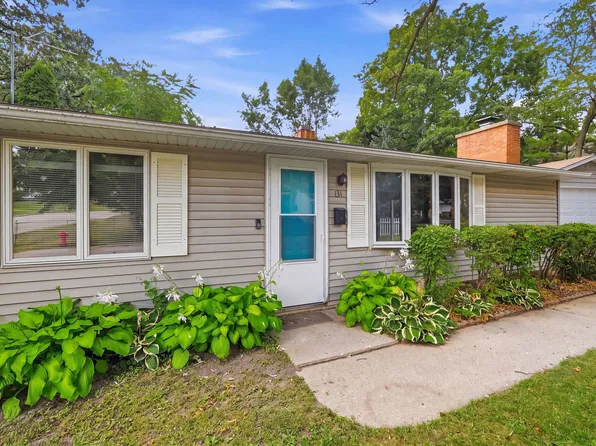 131 Oak Dr, Dekalb, IL 60115