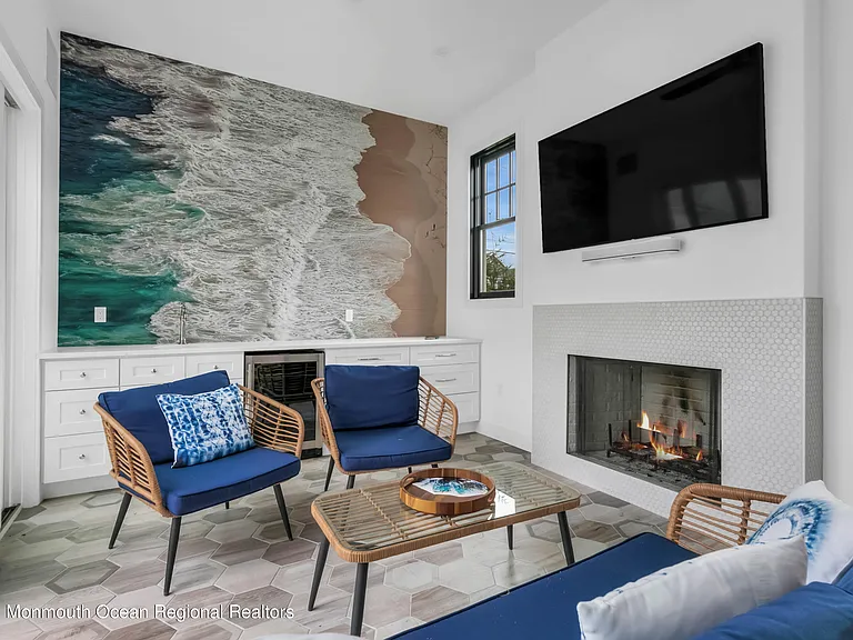 27 Tuttle Ave — Photo 41