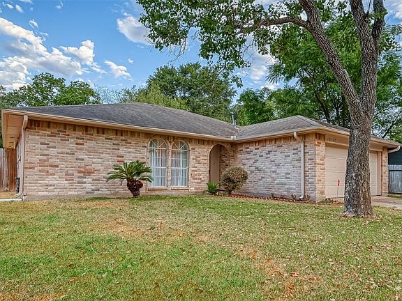 2nd image of 10702 Garden Place Dr