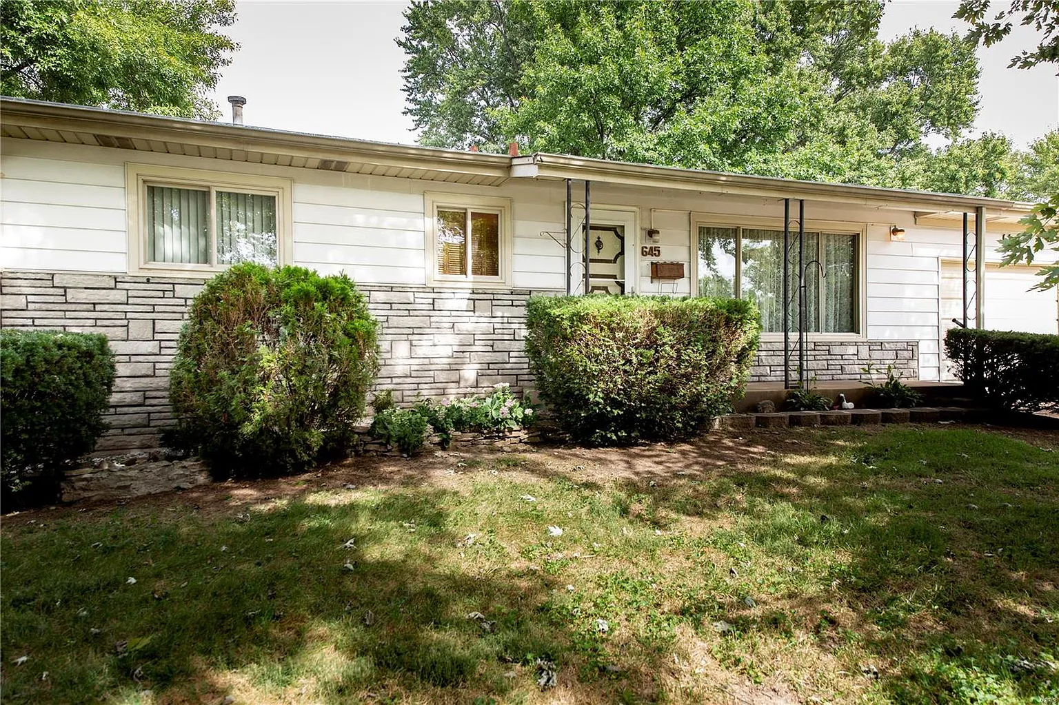 645 Undercliff Dr photo 1