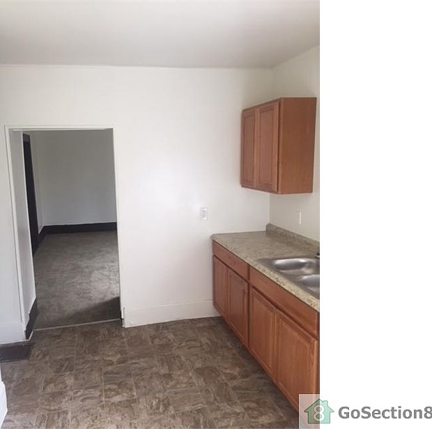 2nd image of 249 Parkway