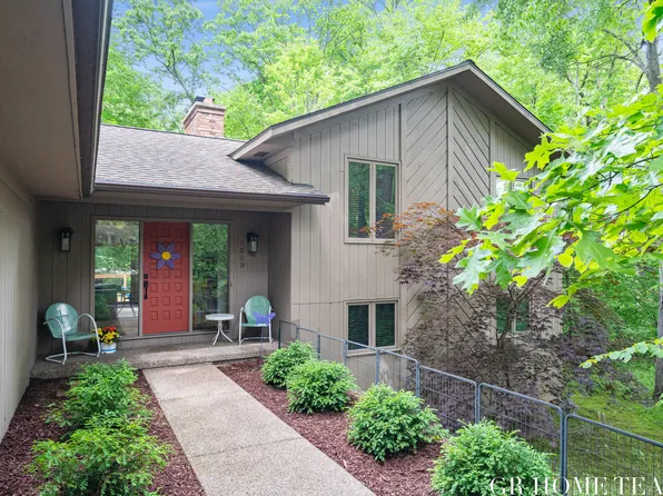 3589 Tuscany Dr SE, Grand Rapids, MI 49546