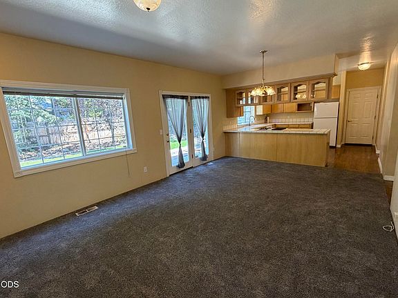 5th image of 3223 Parkview Ct