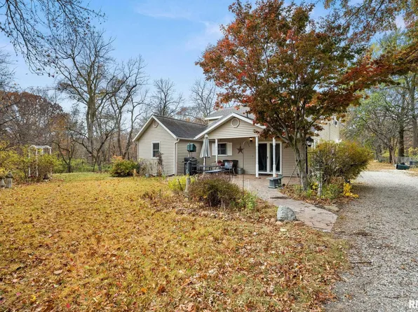 1566 Woodland Knolls Rd, Metamora, IL 61548