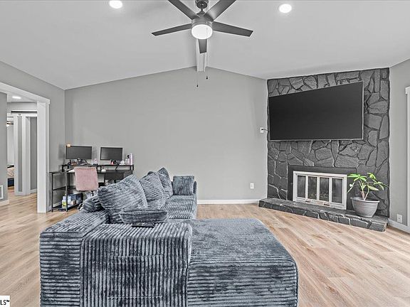 3rd image of 3 Ramey Ct