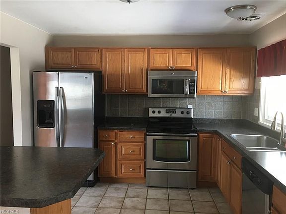 2nd image of 141 N Yorkshire Blvd