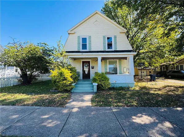 411 N Broadway St, Siloam Springs, AR 72761