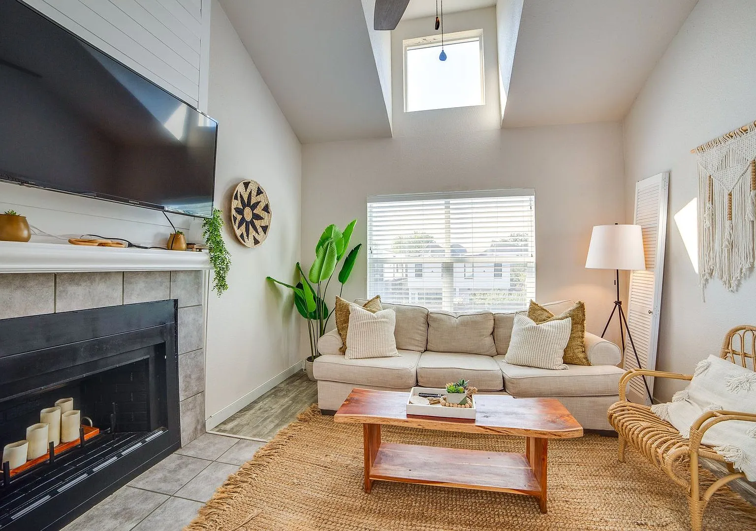 5963 Ross Ave — Photo 3
