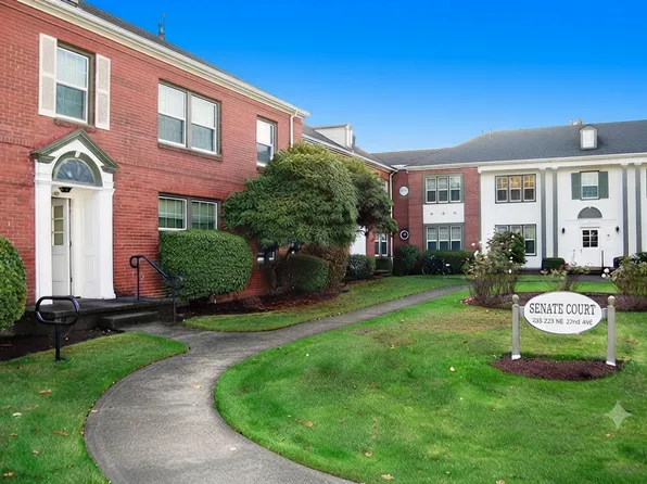 203-223 NE 22nd Ave #A-d, Portland, OR 97232