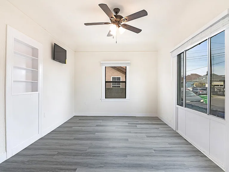 27th Street Studios and One Bedrooms — Photo 39