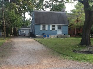 1564 Harding Rd, Northfield, IL 60093