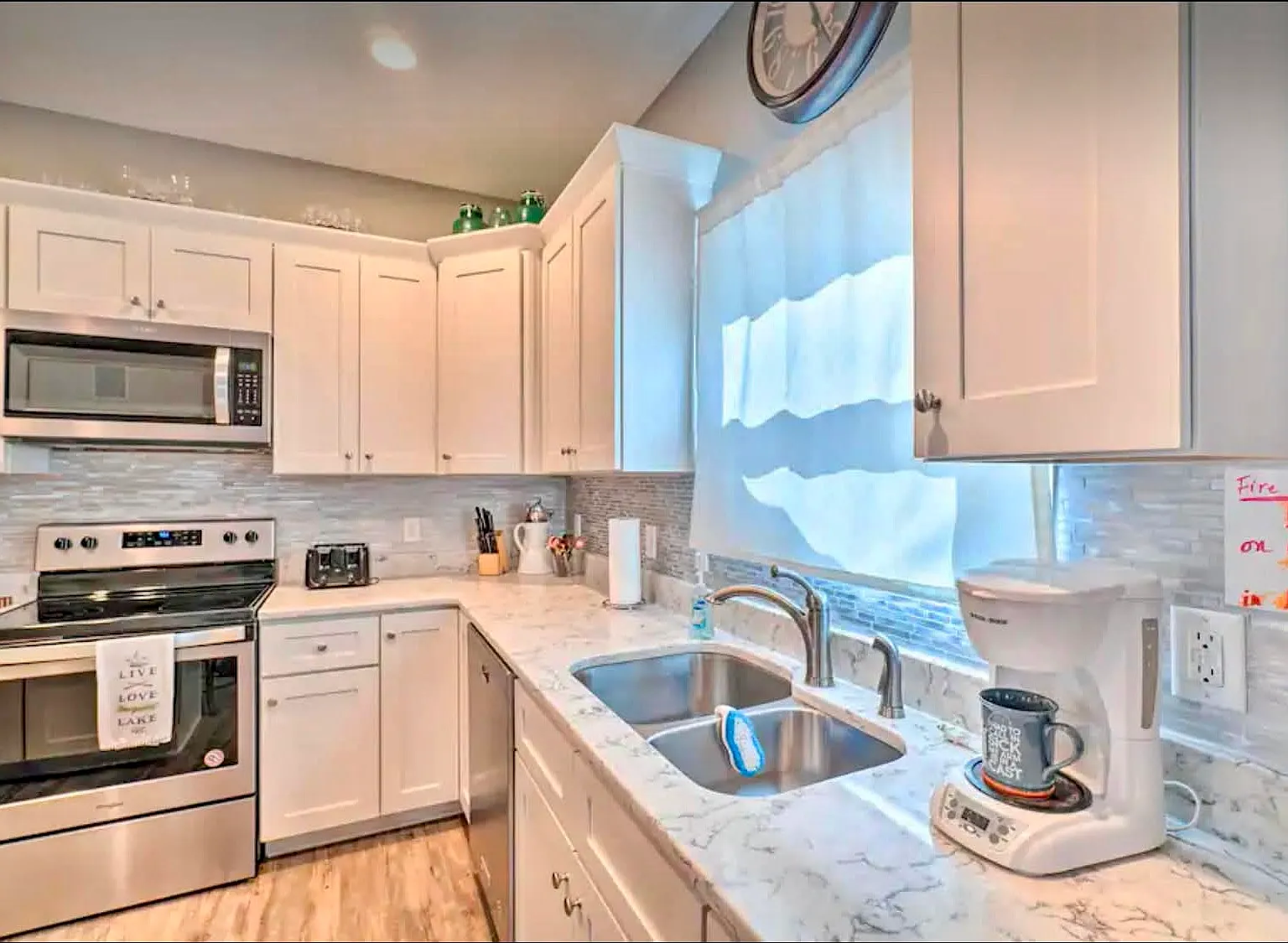 3 bed, 2.5 bath, 1680 sqft, $2,200 — Photo 3
