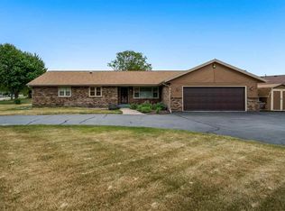 6641 Hayfield Ln, Loves Park, IL 61111