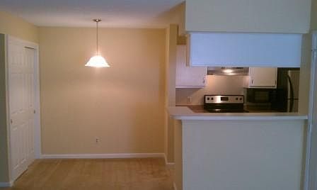 2nd image of 4401 Thornbriar Ln APT R201