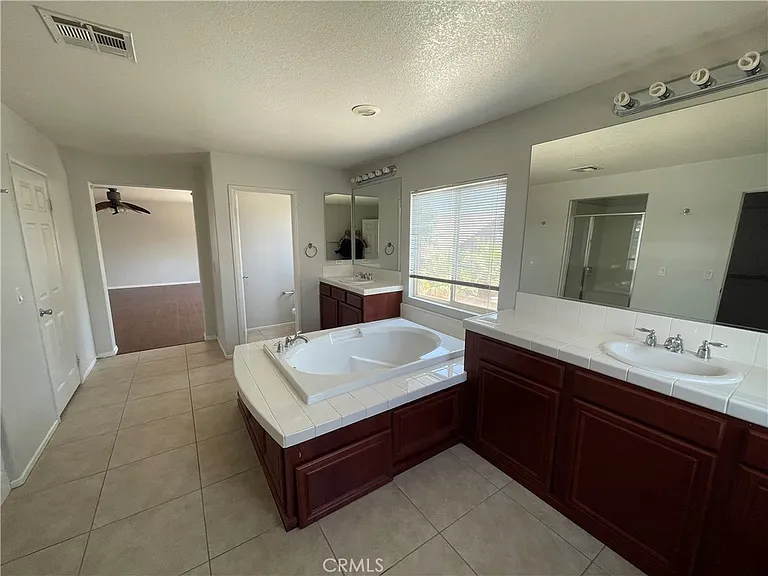 37222 Camden Dr — Photo 17
