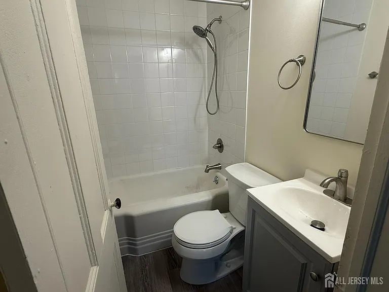 69 W Somerset St #E — Photo 5