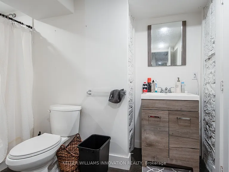 70 Waterloo Ave #B — Photo 15