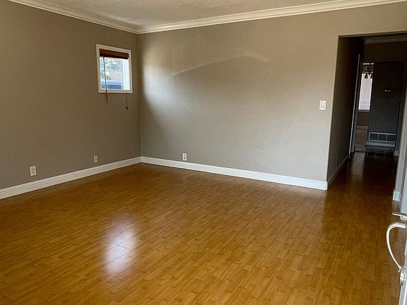 5th image of 387 Roosevelt Ave