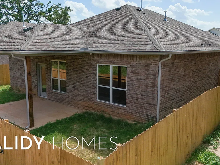 412 Remington Ave — Photo 15