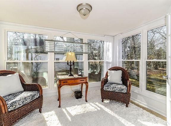 5th image of 11922 S 69th Ct