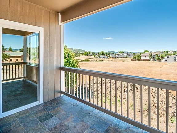 2nd image of 1086 Highlands Dr