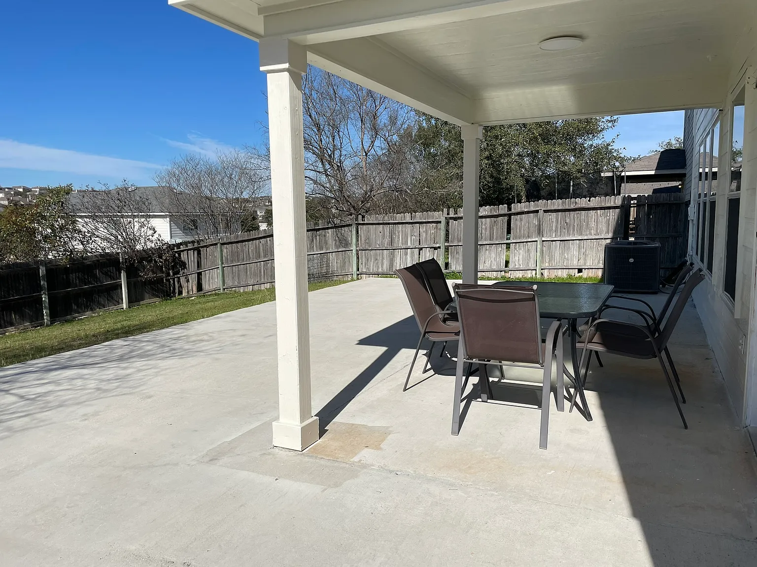 4 bed, 2.5 bath, 2390 sqft, $4,400 — Photo 3