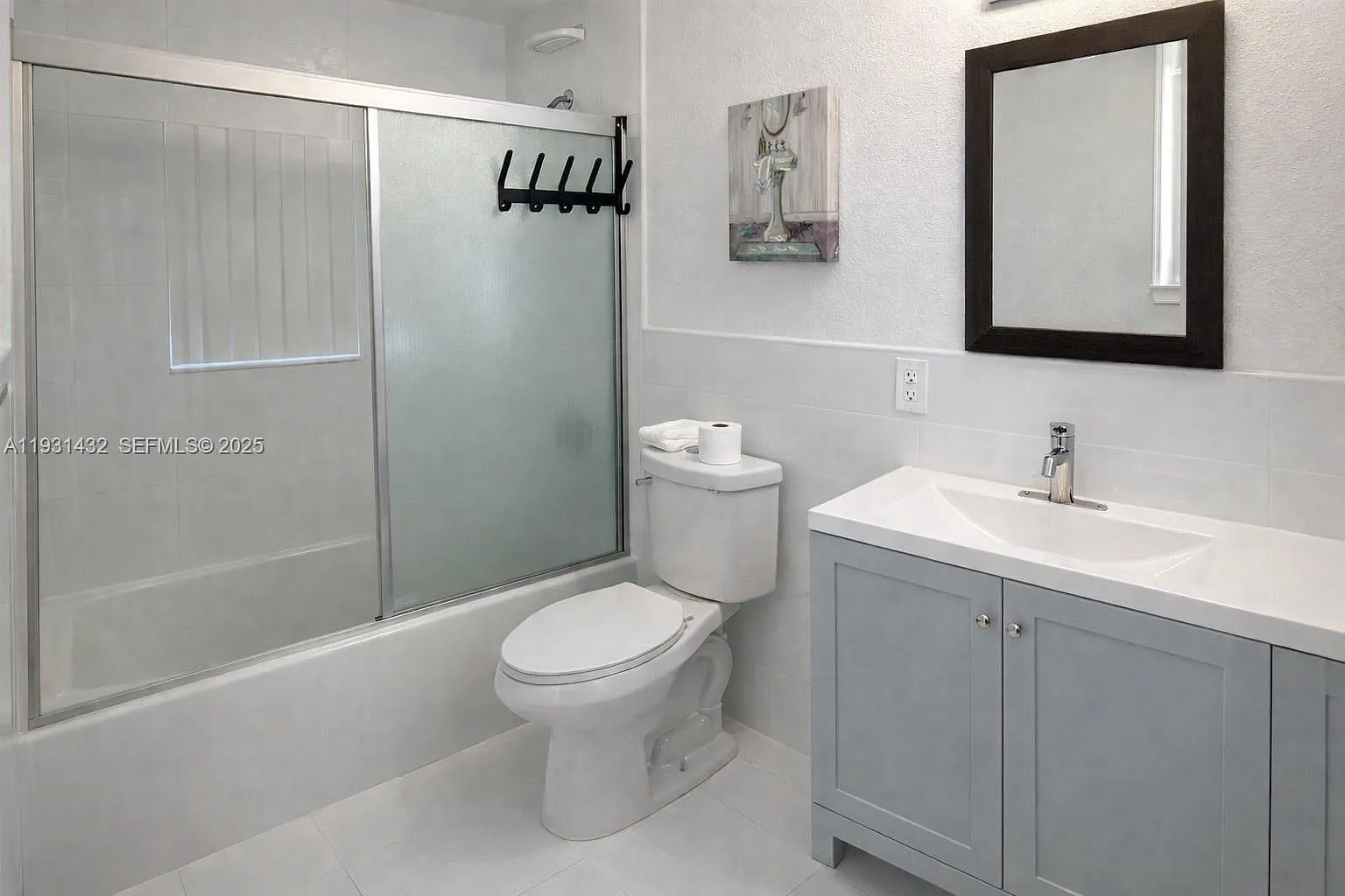 4 bed, 2.0 bath, $3,500 — Photo 4