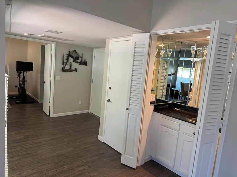 1691 Sunnydale Plz — Photo 9