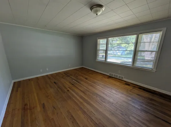10415 Crystal Ave, Kansas City, MO 64134