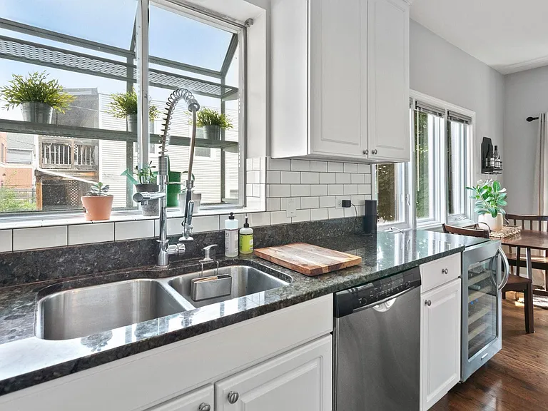 1616 W Altgeld St — Photo 15