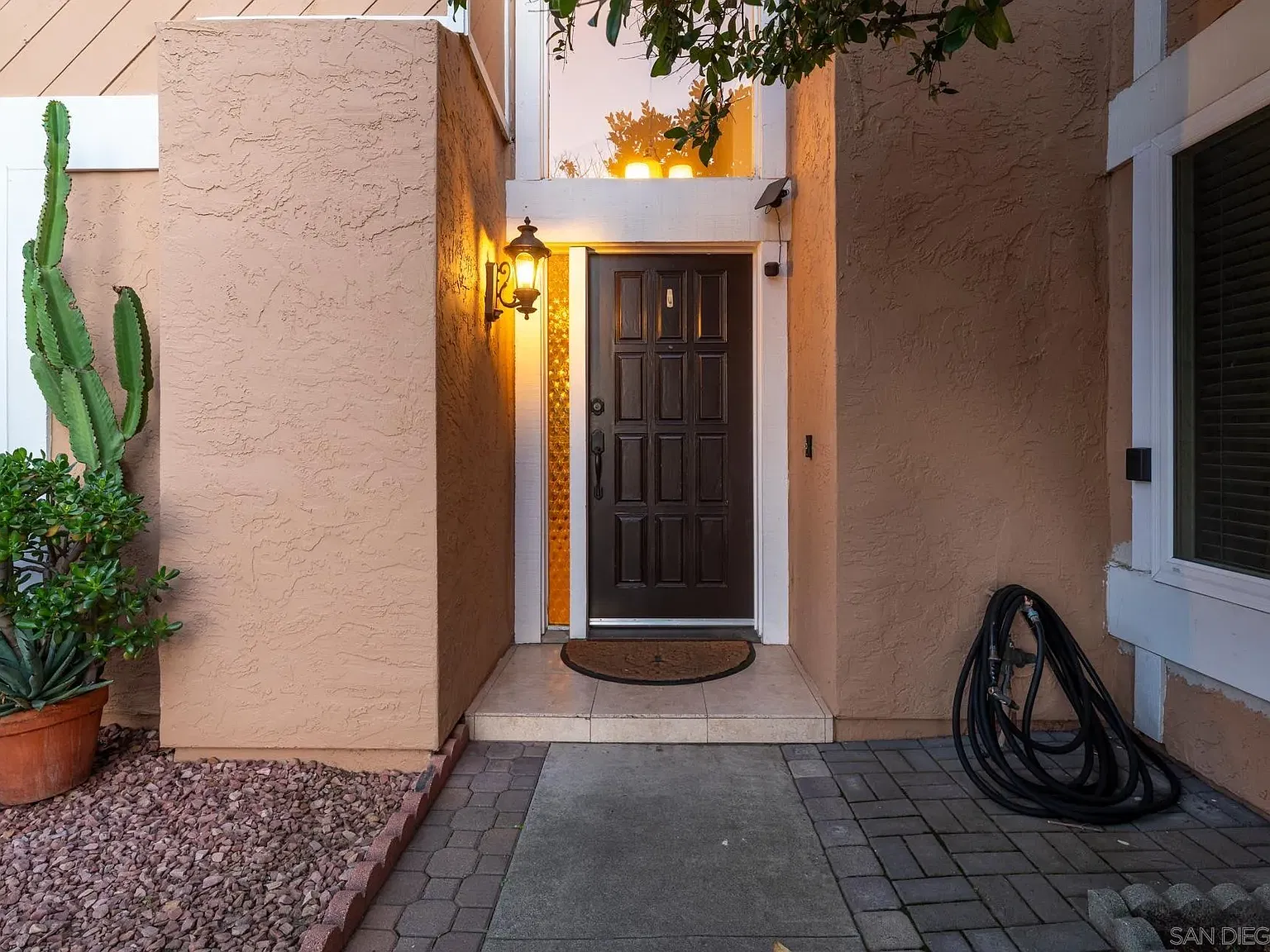 4 bed, 2.0 bath, 1745 sqft, $5,000 — Photo 2