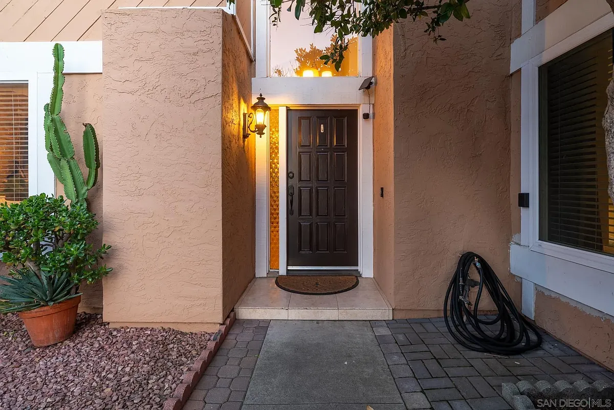 Building Photo - 18097 Valladares Dr