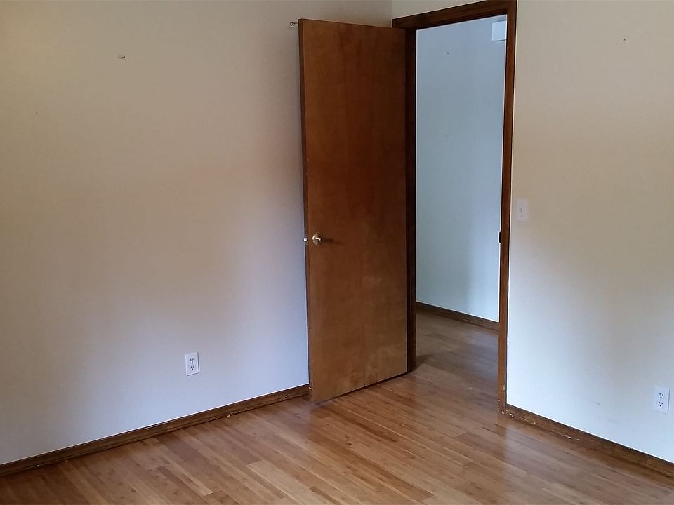 1st image of 6 Hollow Way Dr