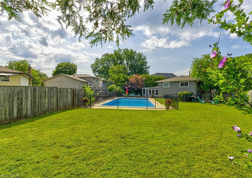 1st image of 2225 Wyandotte Dr