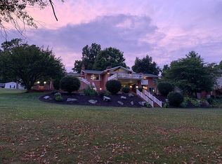 6130 Fairway Dr W, Fayetteville, PA 17222