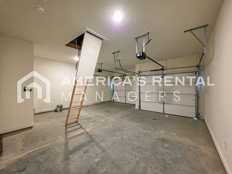 1019 Grand River Blvd W — Photo 30