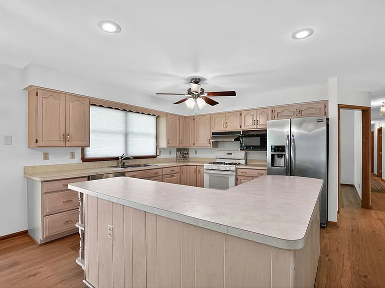 3523 Hilltop Dr — Photo 6
