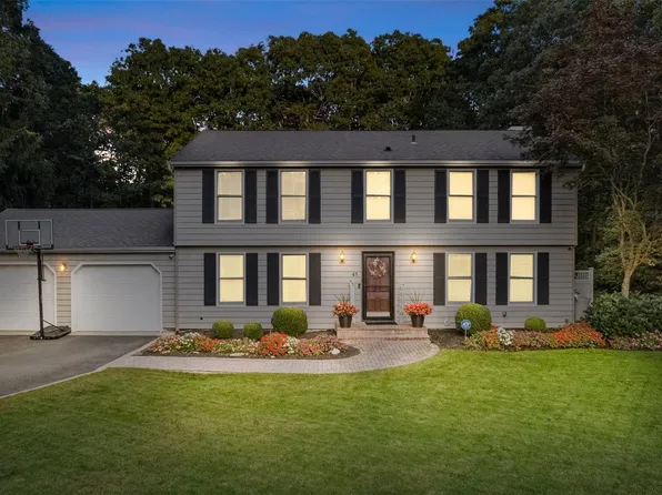 45 Foreston Circle, Manorville, NY 11949