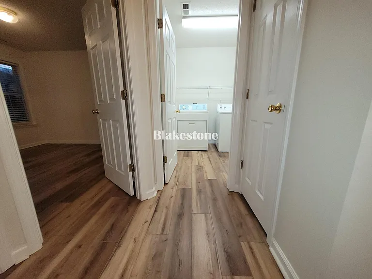 111 Lake Valley Ln — Photo 35