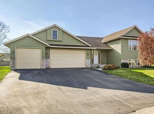 854 S Park Dr, Hastings, MN 55033