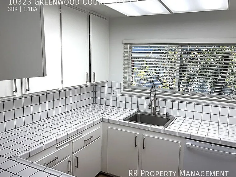 10323 Greenwood Ct #1 — Photo 6