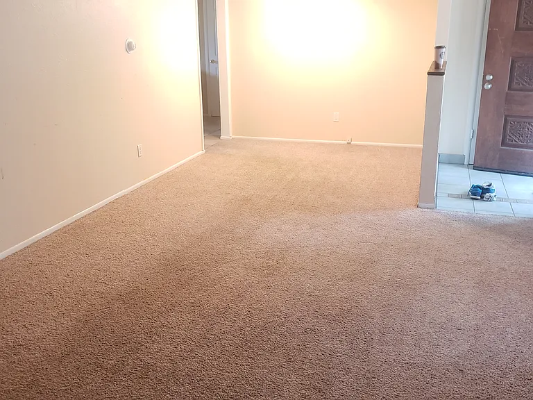 2511 E Lockett Rd — Photo 2
