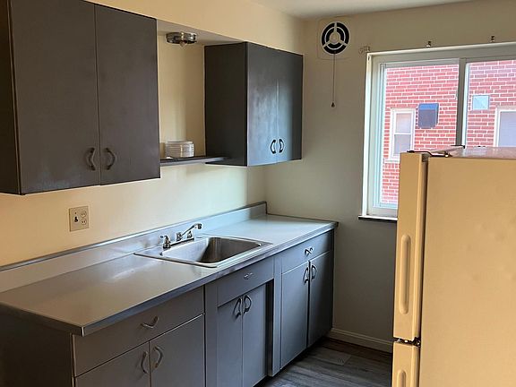 5th image of 3925 E Gatewood Ln APT 2