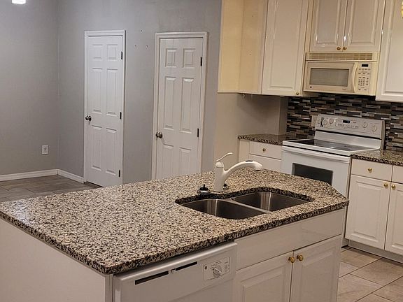 3rd image of 1106 Votaw Rd